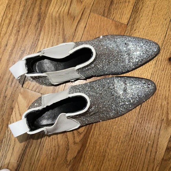 Barneys New York Women’s Silver Glitter Chelsea Boots - Picture 7 of 9